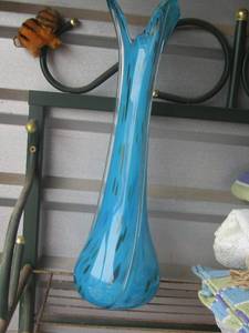 lot 3 image: SWUNG  BLUE BLOWN VASE  19 tall   3 TOED