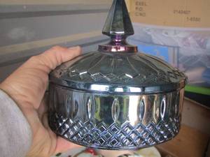 lot 9 image: Iridescent Carnival Glass PRINCESS  CANDY BOX  w box