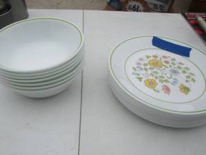 lot 23 image: Correll dinner plates green rim and floral decor QTY 10  and 7  green rim bowls