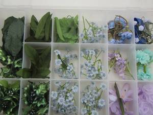 lot 33 image: buttons, flower crafts, and beads