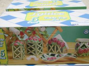 lot 53 image: lattice 5 piece table top set