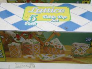 lot 54 image: lattice 5 piece table top set