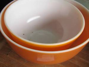 lot 56 image: ORANGE Pyrex Mixing    BOWLS    QTY 2
