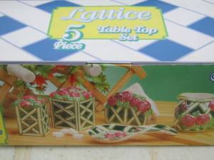 lot 61 image: lattice 5 piece table top set