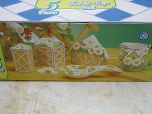 lot 62 image: lattice 5 piece table top set