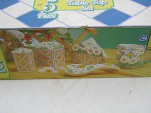lot 63 image: lattice 5 piece table top set