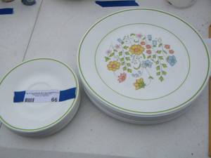 lot 66 image: Correll dishes dinner plates and tea cup plates