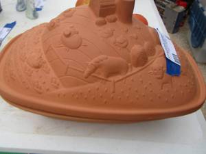 lot 68 image: Farm design pottery clay casserole cookware
