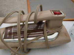 lot 71 image: vintage hand mixer, and 2 small choppers