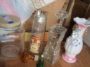 lot 80 image: LIQUOR DECANTOR, SMIRNOFF SHAKER , Dcor vase,  covered jar