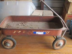 lot 84 image: small metal red wagon