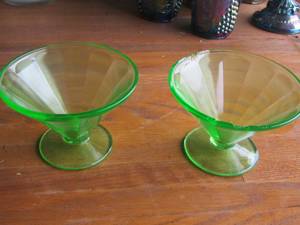 lot 87 image: GREEN GLASSURANIUM GLASS  SHERBERTS   QTY 2 -  SEE CHIPS ON ONE IN PICTURES