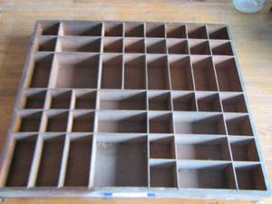 lot 96 image: PRINTERS TRAY WALL SHELF 18x20