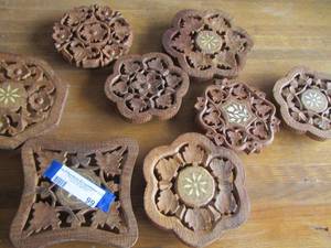 lot 99 image: Wooden TRIVETS W INLAY  SEVERAL
