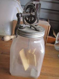lot 101 image: VINTTAGE HAND CRANKED BUTTER CHURN