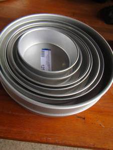 lot 125 image: WILTON CAKE PANS  QTY 7