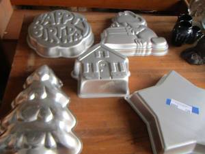 lot 126 image: ANIMATED CAKE PANS   QTY 5  HOUSE, BIRTHDAY, STAR, GARFIELD, TREE