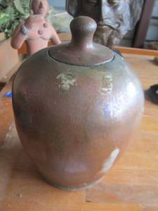 lot 128 image: covered vase jp66 marking on the bottom
