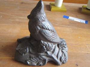 lot 133 image: metal bird statue dcor