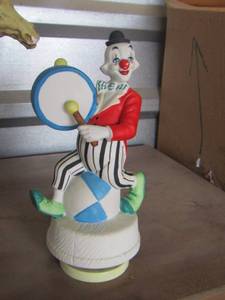 lot 141 image: Sun fashion musical clown