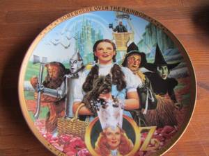 lot 142 image: Wizard of Oz Somewhere over the rainbow  1939 dcor plate  nUMBER 172K,  HAMILTON COLLECTION