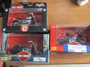 lot 163 image: Maisto Harley Davidson Christmas ornaments qty 3