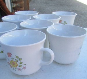 lot 209 image: Correlle coffee cups