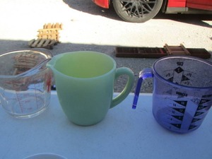 lot 210 image: Jadeite small pitchercreamer   &   qty 2 measuring cup