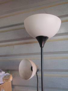 lot 226 image: FLOOR LAMP