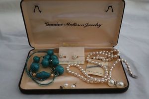 lot 152 image: Jewelry