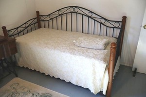 lot 1 image: Day bed with trundle bed underneath