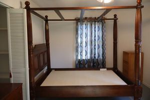 lot 4 image: Queen size Poster bed, see photos (Missing one upper crossbar)