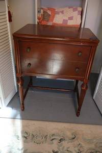 lot 5 image: Sewing machine table only as shown