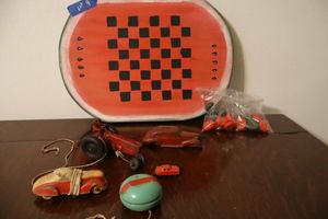 lot 9 image: Vintage toys with watermelon checker board