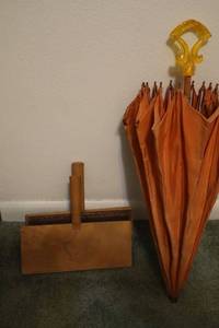 lot 13 image: Vintage Whittemore No. 10 cotton sheep paddles and wooden handled umbrella, see photos