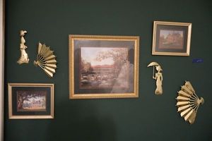 lot 22 image: Wall art as shown