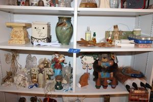 lot 114 image: Home decor, wax melt stand, bear claw ice scraper and more