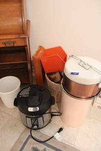 lot 120 image: Power quick pot, Vintage cake holder, and trash baskets