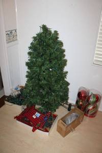 lot 126 image: Christmas tree, Christmas lights, and ornament hangers