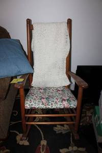 lot 148 image: Vintage rocking chair with pillow and blanket