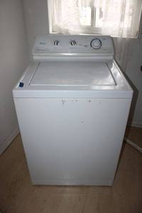 lot 33 image: Maytag oversize capacity washing machine. Model PAV2300AWW