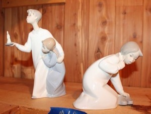 lot 60 image: LLADRO figurines