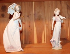 lot 61 image: LLADRO figurines