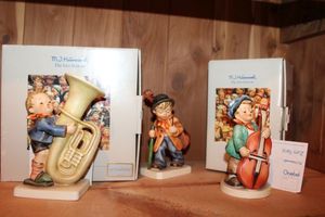 lot 62 image: MJ HUMMEL figurines