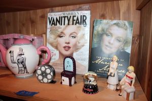lot 64 image: Marilyn Monroe lot