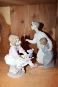 lot 65 image: LLADRO figurines