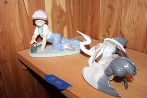 lot 66 image: LLADRO figurines