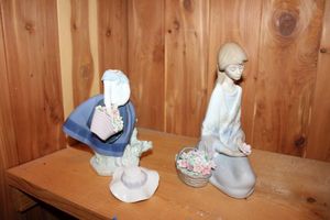 lot 70 image: LLADRO figurines