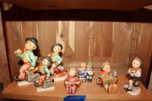 lot 75 image: MJ HUMMEL figurines