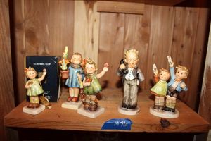 lot 76 image: MJ HUMMEL figurines